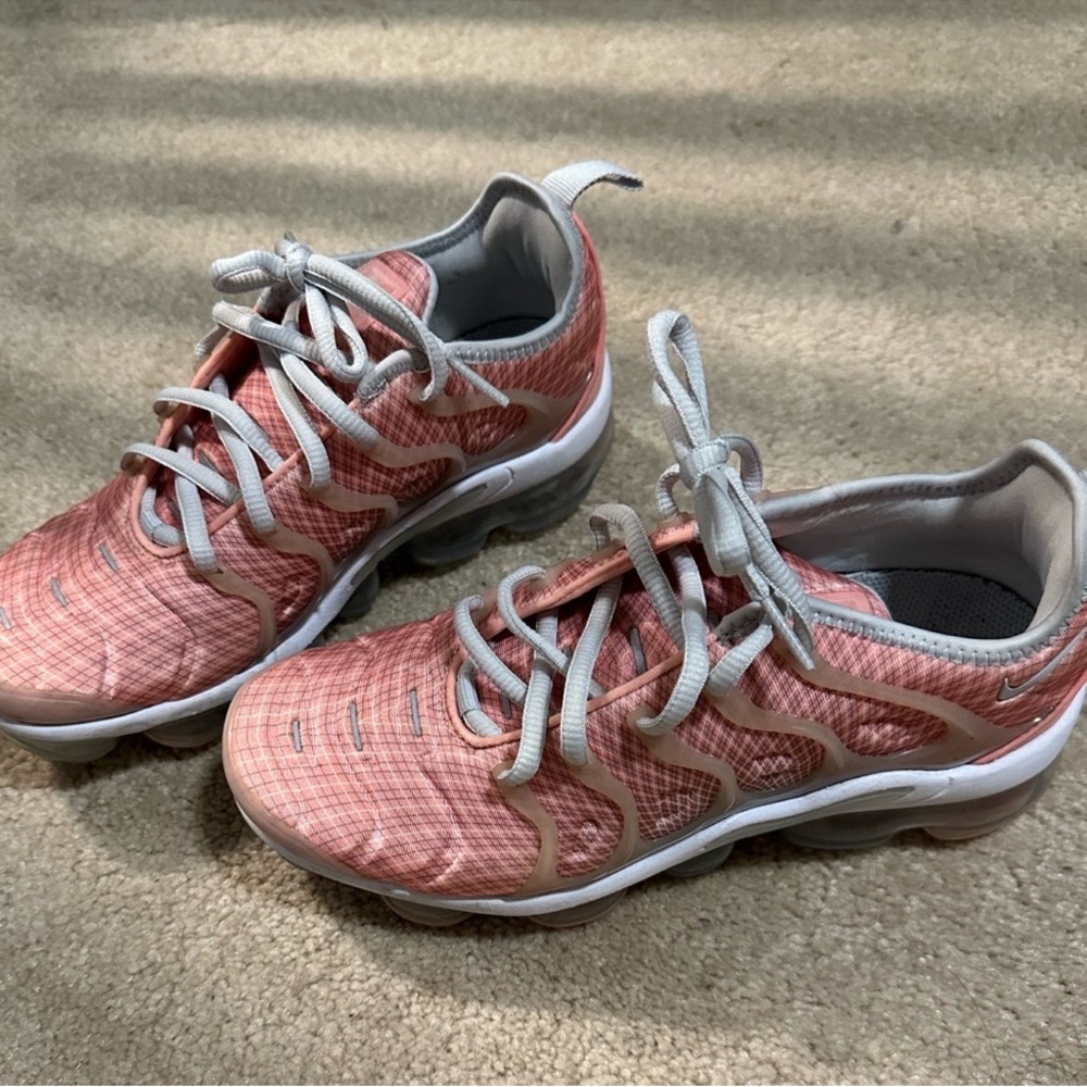 Nike Women's Pink Athletic Shoes